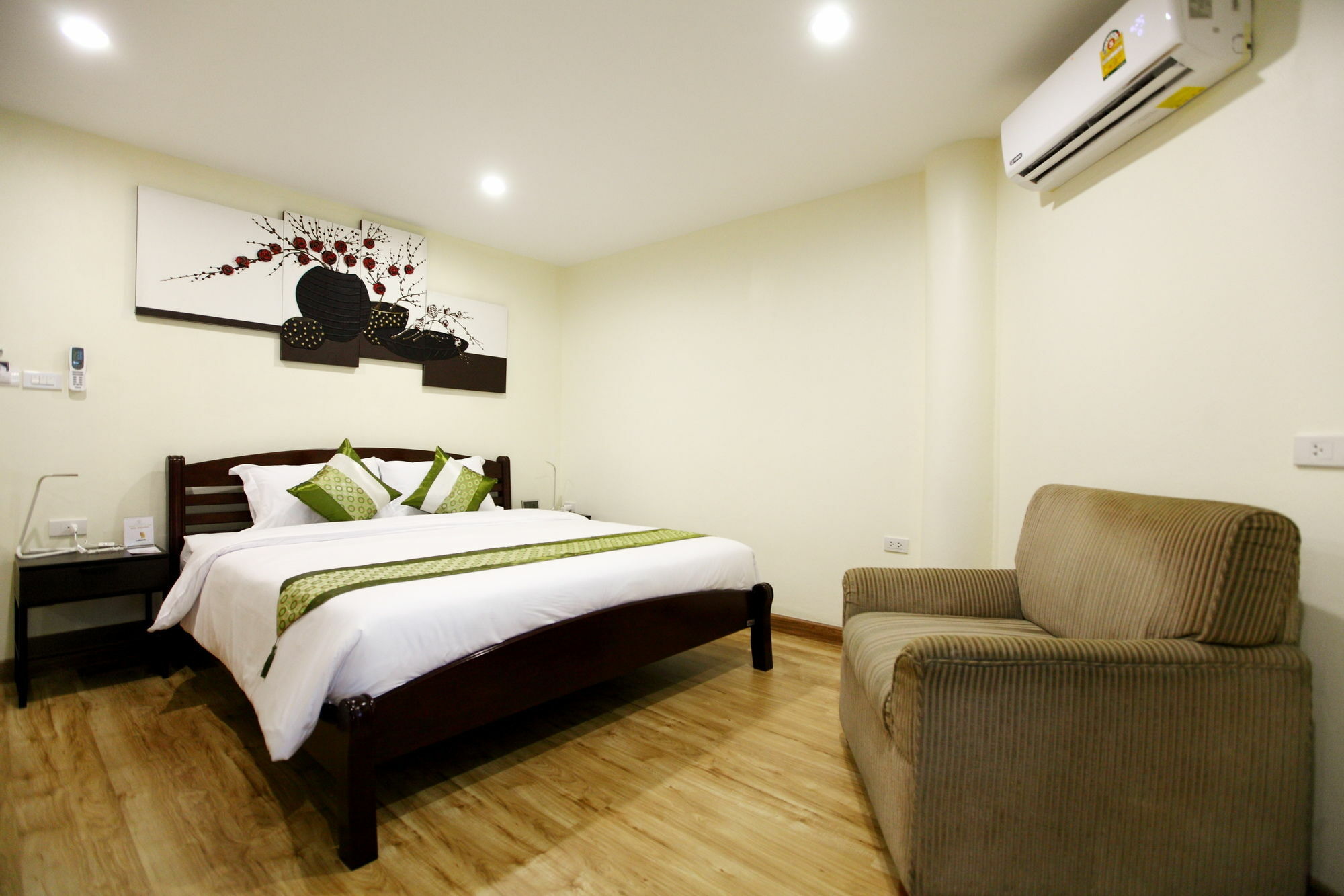 Icheck Inn Sukhumvit 22 Бангкок Екстер'єр фото
